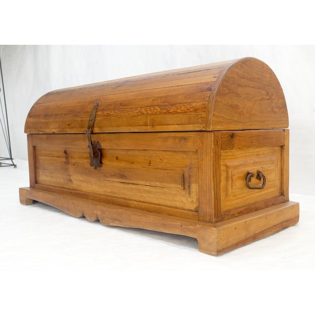 Barrel Shape Top Vintage Pine Wood Trunk Chest MINT For Sale - Image 15 of 17