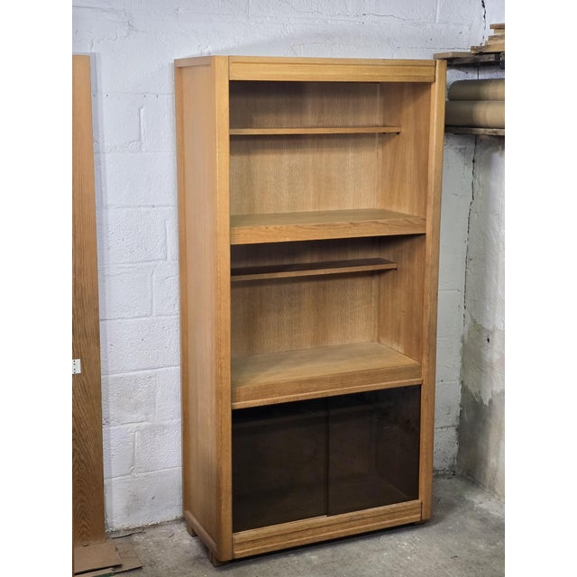 Living room shelf with glass display cabinet by Guillerme and Chambron, 1960s/1970s. Bookcase, display cabinet, living...