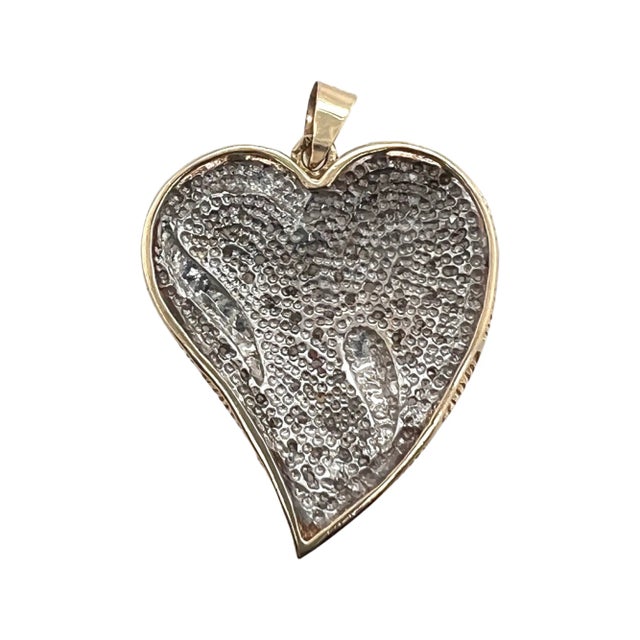 This is part of Chairish’s Fine Jewelry assortment. A fine 14K gold pendant in the form of a heart. The heart has a gold...