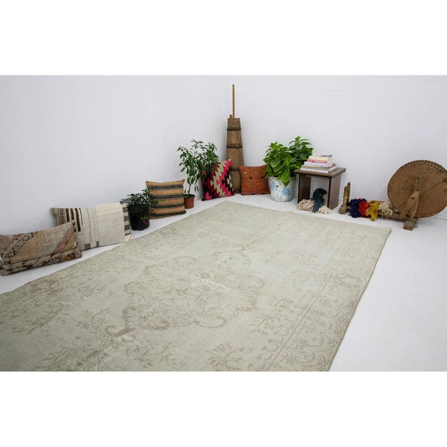 1960s Vintage Turkish Rug- 5′9″ × 10′ For Sale In Los Angeles - Image 6 of 7