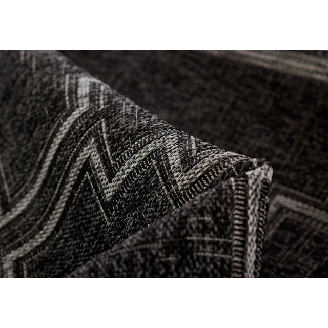 Textile Momeni Contemporary Indoor/Outdoor Hampton Fog Rug in Black, 3'3" x 5' For Sale - Image 7 of 10