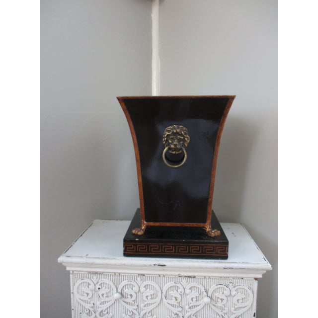 1980s Vintage French Provincial Metal Chinese Design Black & Gold Wastebasket For Sale In Columbia, SC - Image 6 of 9