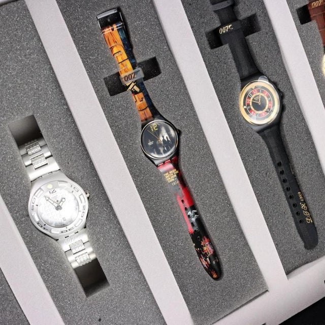 007 James Bond Case with 20 Watches from Swatch, Set of 21 For Sale - Image 9 of 13