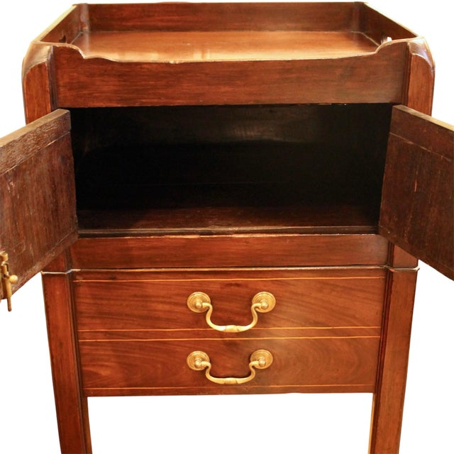 George III Pot Cupboard Side Table Fitted With a Cabinet- 18th Century For Sale - Image 10 of 11