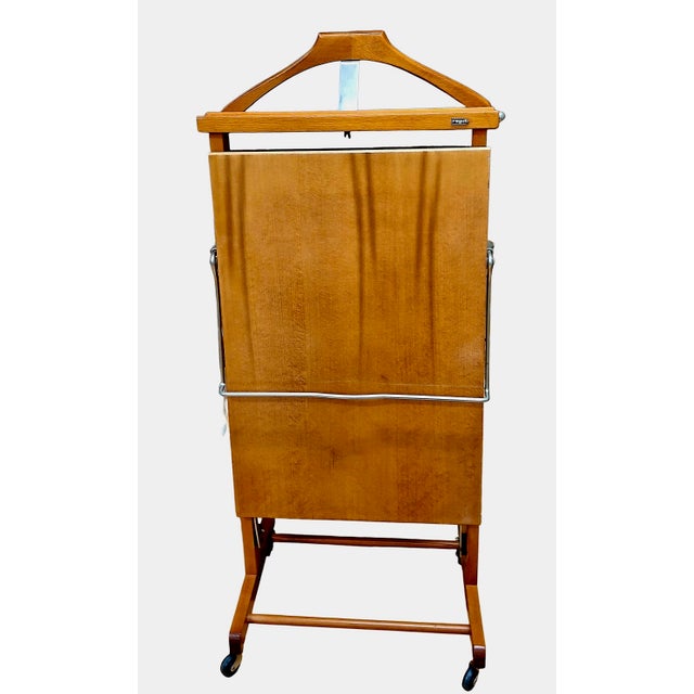 Have you noticed that Italian men not only dress with admirable style, but also, appear crisply pleated when suited up....