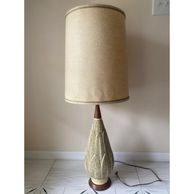 Vintage Mid-Century Modern Quartite and Teak Gold and Cream Colored Leaf Design Table Lamp For Sale - Image 13 of 13