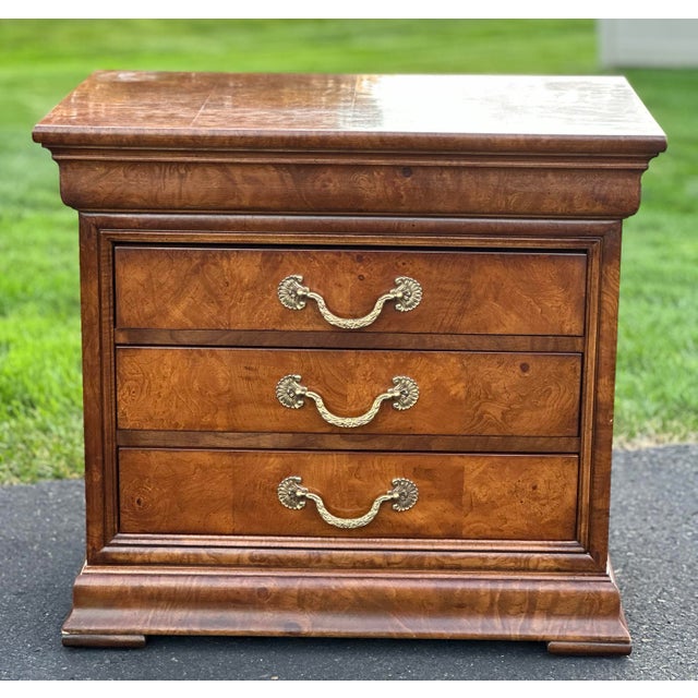 1990s 1990s Henredon French Regency "Charles X" Burl Wood Bedside Chests - A Pair For Sale - Image 5 of 11