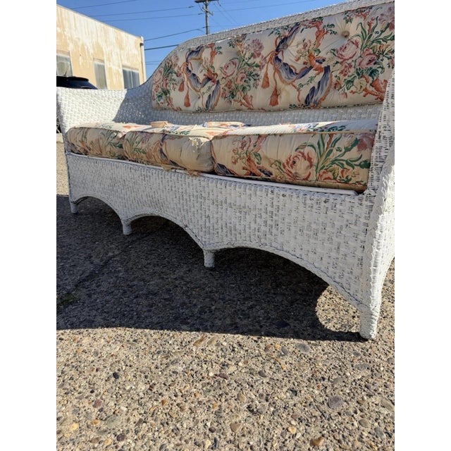 Early 20th Century Antique Victorian White Wicker Rattan Sunroom Patio Sofa W/ Loose Cushions For Sale - Image 5 of 18