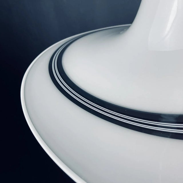 The beautiful swirl Murano glass chandelier. Made in Italy in the 70s. Despite its weight (6 kg), the chandelier looks...