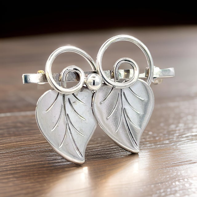 Traditional 1990s Georg Jensen Estate Vine Leaves Brooch Silver For Sale - Image 3 of 13