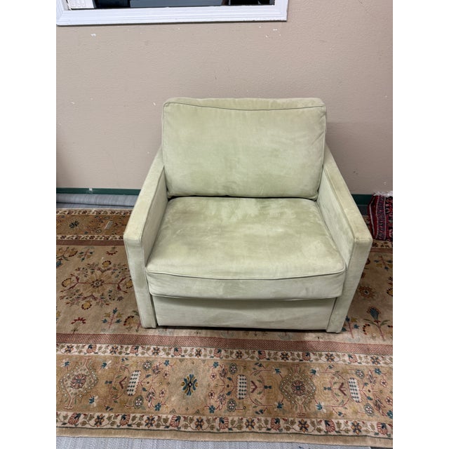 Design Plus Gallery presents a Bentley Sleeper Chair from American Leather. This premium, space-saving furniture piece has...