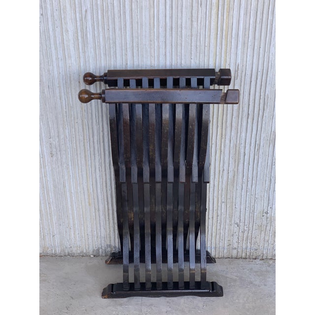 19th Century Pair of Carved Walnut Folding Scissors Savonarola Bench or Settle For Sale In Miami - Image 6 of 18