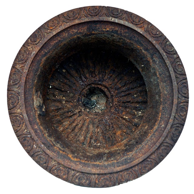 Metal 1990s Rusted English Garden Urns, Pair For Sale - Image 7 of 12