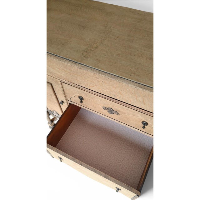 Early 1900s Tiger Oak Sideboard With Scalloped Apron and Turned Legs For Sale - Image 9 of 10