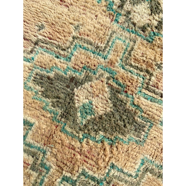 1970s Boho Chic Moroccan Boujaad Rug- 5′3″ × 11′10″ For Sale - Image 6 of 7