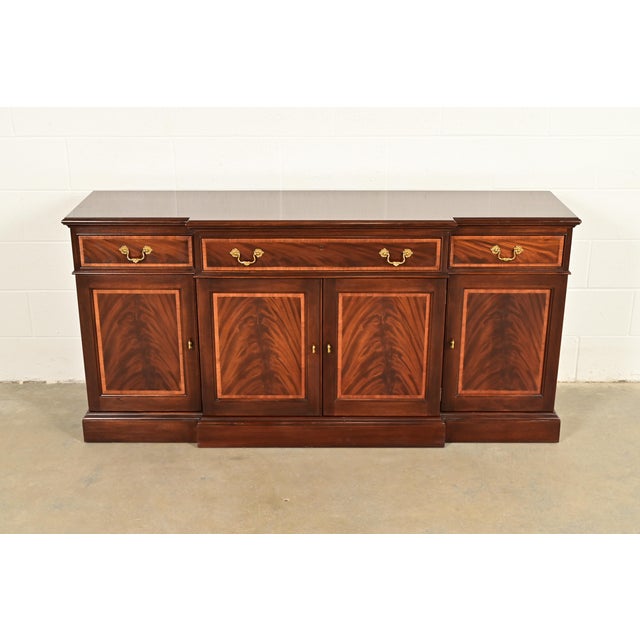 A beautiful Georgian or Chippendale style sideboard, credenza, buffet server, or bar cabinet By Stickley USA, Late 20th...