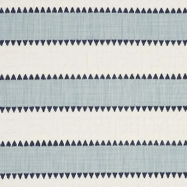 A graphic, sawtooth stripe matelasse that's just the right proportion for any kind of upholstery. Plus, it's reversible to...