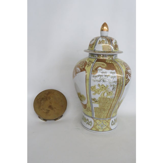 Gold Imari Porcelain Lidded Ginger Jar Hand Painted Urn With Display Stand 5012b For Sale In Miami - Image 6 of 16