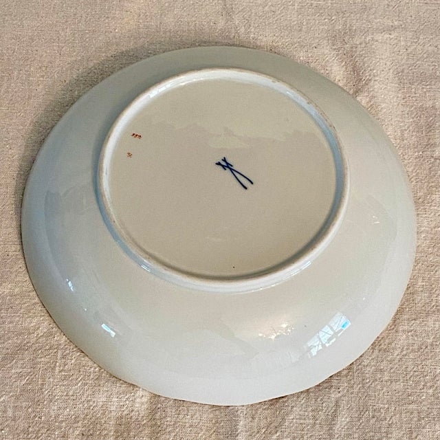 1930s Meissen Bowl Hand-Painted “Scattered Flowers” 9.5 Inch For Sale - Image 5 of 8