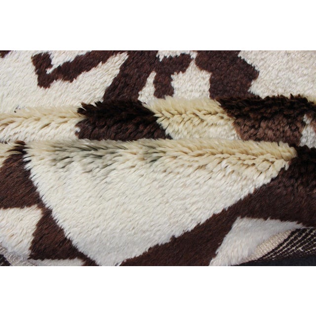 Mid 20th Century Turkish Tulu Rug With Mid-Century Modern Design in Brown, Off-White and Blue For Sale - Image 11 of 13