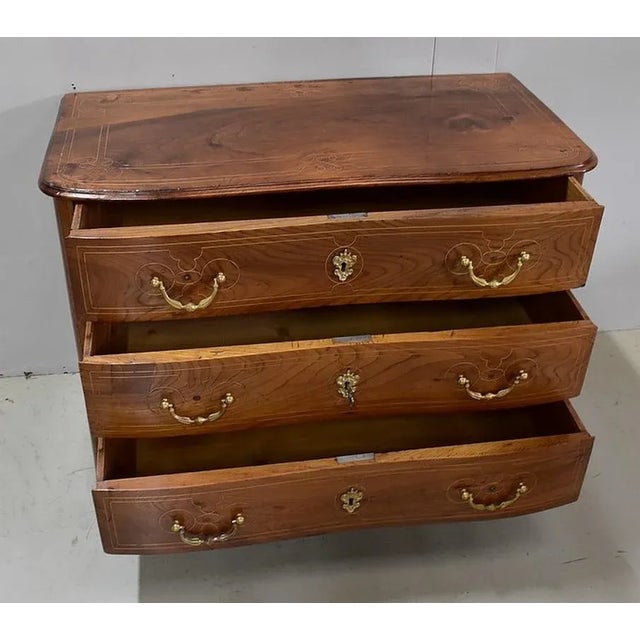 18th Century Louis XIV Chest of Drawers in Elm For Sale - Image 4 of 18