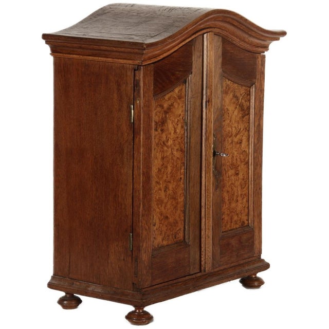Antique Baroque Cabinet in Oak, 1750, in Good conditions. Designed before 1890
