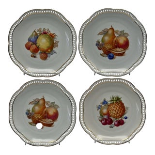 Set of 4: Schumann Arzberg Reticulated Porcelain Dessert Plates With Fruit Design (Bavaria, Vintage 1950s) For Sale