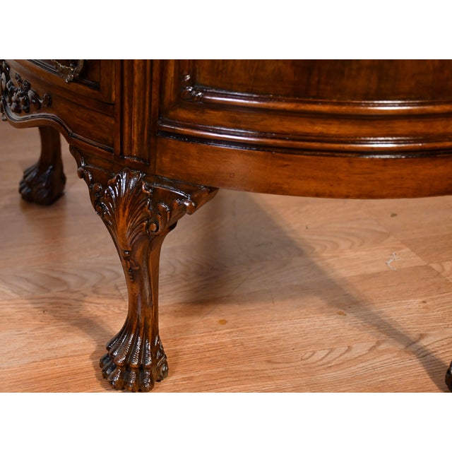 Wood 1930s Pair of French Carved Walnut Nightstands / Bedside Tables / Side Tables For Sale - Image 7 of 18