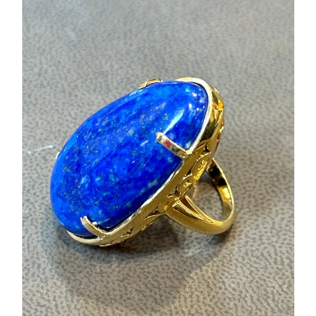 The School of Paris Huge 63 Ct Natural Cabochon Lapis Lazuli Ring in 14 Kt Yellow Gold, Estate For Sale - Image 3 of 18