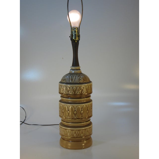 1960s 1960s Mid Century Modern Hollywood Regency Ceramic Table Lamp For Sale - Image 5 of 13