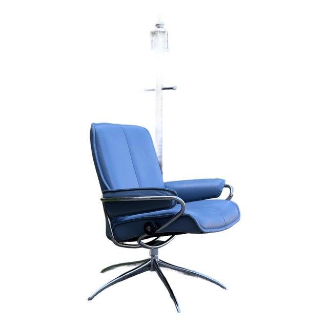 Ekornes Stressless City Low-Back Recliner Chair With Standard Base For Sale