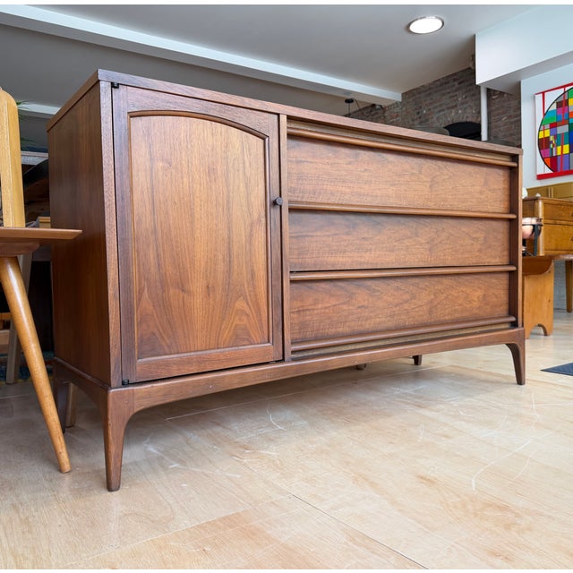 Lane Furniture 1960s Walnut Credenza From the Lane ‘Rhythm’ Collection For Sale - Image 4 of 11