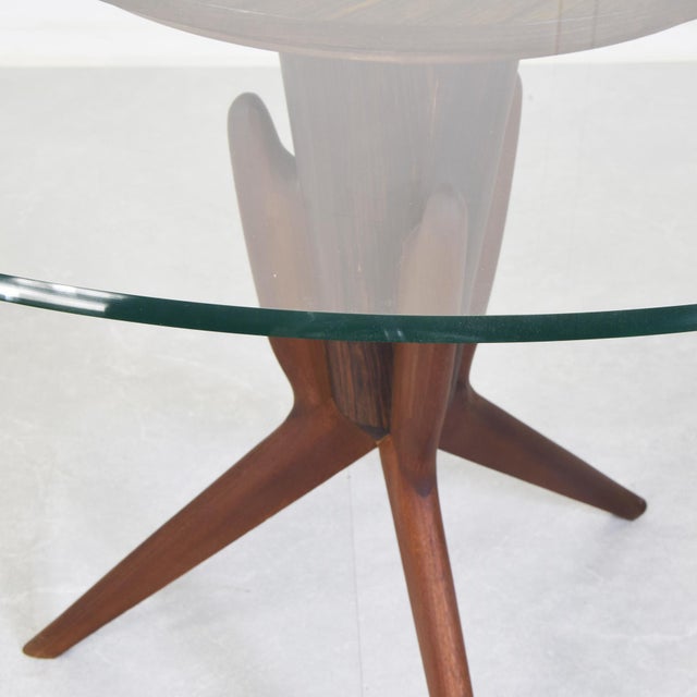 Osvaldo Borsani Italian Round Wooden and Crystal Living Room Table attributed to Osvaldo Borsani, 1960s For Sale - Image 4 of 13