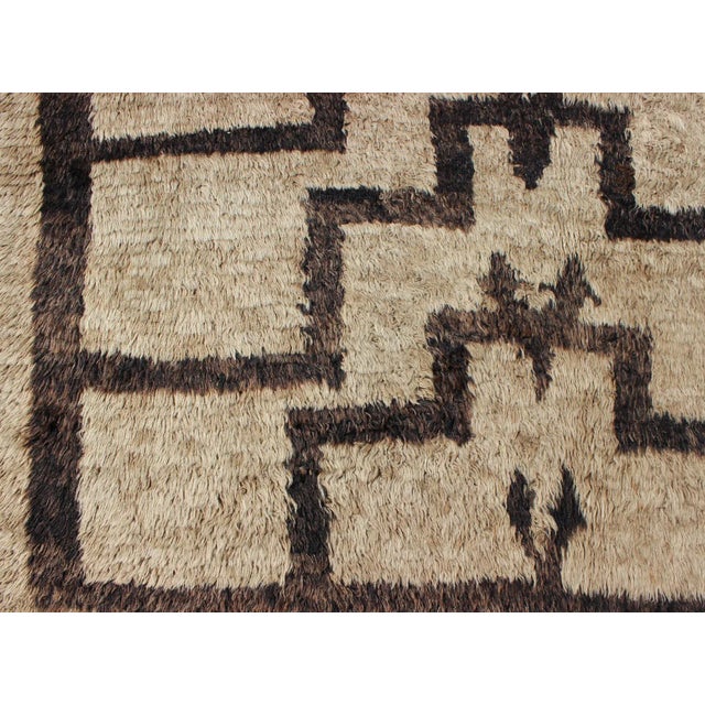 Vintage Mid-Century Turkish Tulu Rug With Connected Tribal Pattern in Brown and Cream For Sale - Image 9 of 13