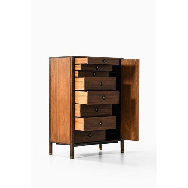 Chest of Drawers in Mahogany and Brass from Harvey Probber, 1950s For Sale - Image 6 of 9