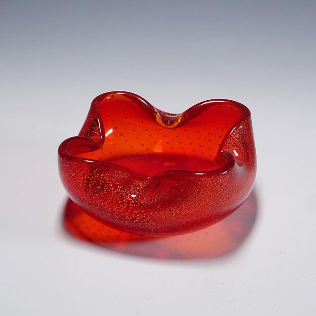 Vintage Murano Art Glass Bowl with Gold Foil 1950s A vintage Murano art glass bowl, crafted in the style of Seguso. Shaped...