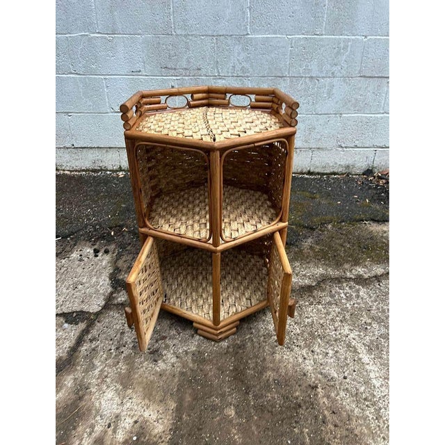Wood Vintage Hollywood Regency Style Rattan Bamboo Hexagonal 2 Tier Corner Side Table. For Sale - Image 7 of 8