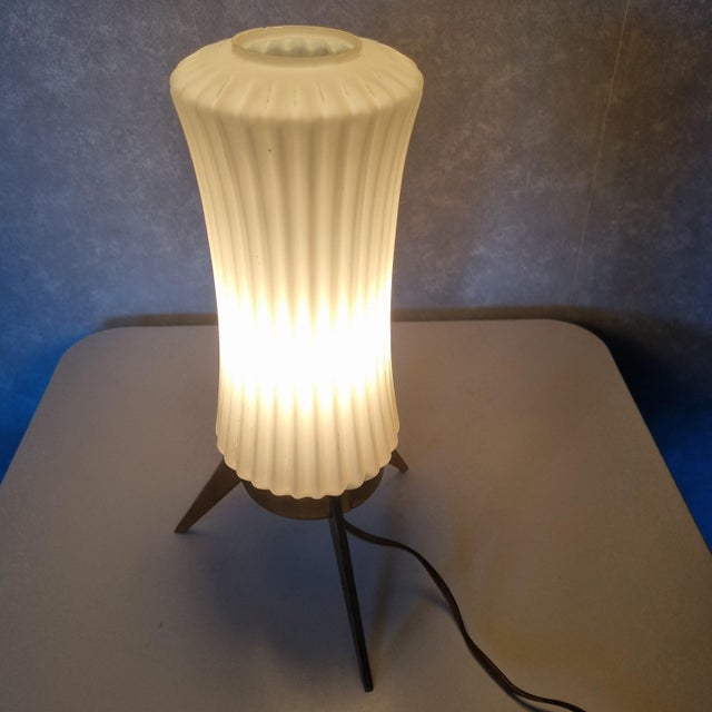 Mid-Century Modern Tripod Desk Lamp, 1950s For Sale - Image 3 of 10