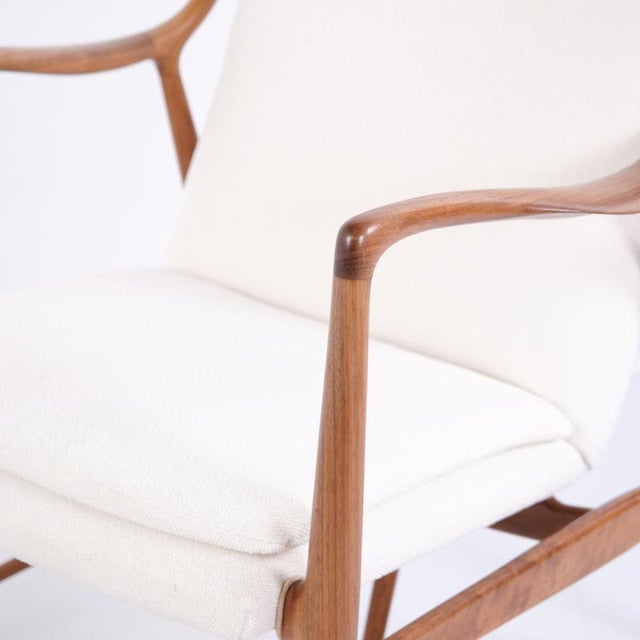 1950s Walnut Lounge Chair with Light Fabric by Finn Juhl, 1952 For Sale - Image 5 of 11