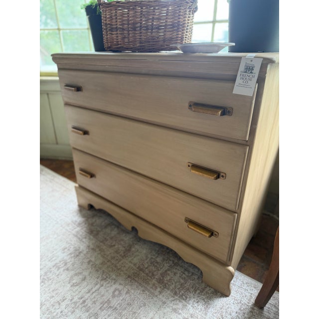 Beautifully refinished chest from a beautiful village in Provence L’Isle-sur-La-Sorgue - the vendor is an independent...