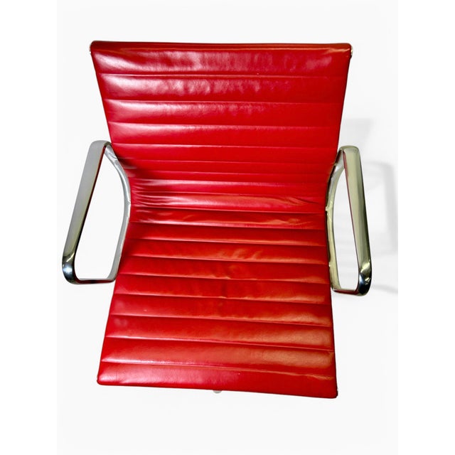 Eames 2009 Herman Miller Eames Aluminum Group Management Chair in Red Leather For Sale - Image 4 of 5