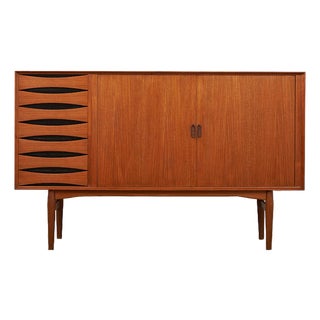 Model OS63 Highboard in Teak and Black Painted Recessed Handles by Arne Vodder for Sibast, 1958 For Sale