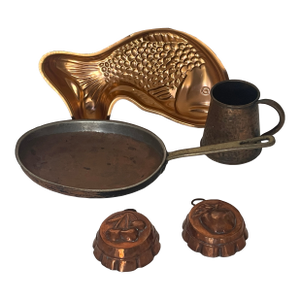 Antique Copper Kitchen Ware With Baking Molfs