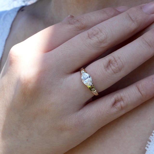 Kai Fine Jewelry Kai Vintage Starlight 2.04 CTW Marquise Lab Grown Diamond East-West Ring in 14k Gold (All Sizes Available) For Sale - Image 4 of 9