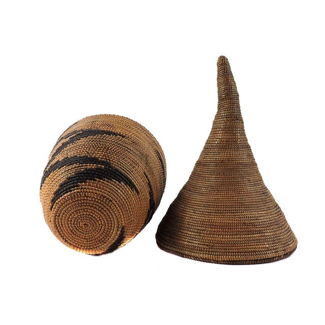African Early 20th Century Tutsi Basket with Lid Rwanda For Sale - Image 3 of 5