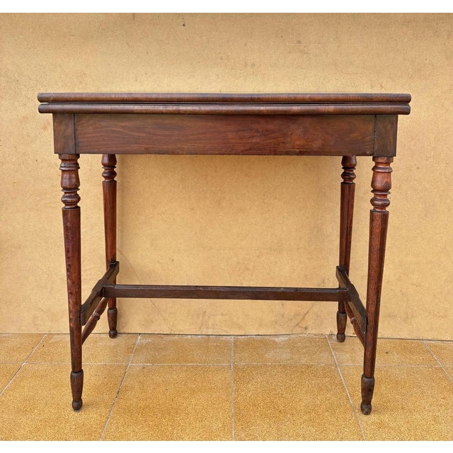 Elegant English games table crafted in solid oak, dating from the early 20th century. The table features a rectangular top...