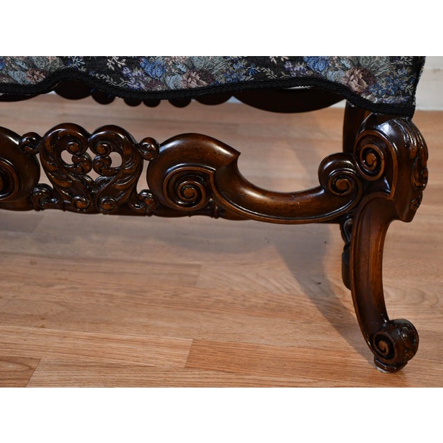 1900s Antique French Louis XV Carved Walnut Bench / New Upholstery For Sale - Image 12 of 14