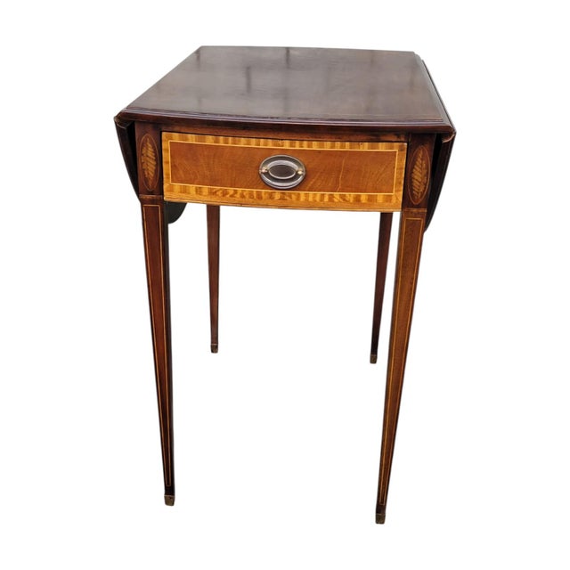 Pair of 1940s Mahogany Pembroke End Tables – Inlaid &Amp; Refurbished, Drop Leaf For Sale In Philadelphia - Image 6 of 12