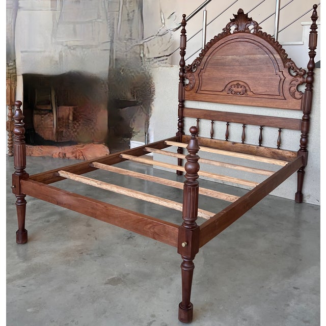 This queen-size 4-poster bed is hand carved with elaborate details, fluted turned post, 3D open spiral twist spindles, and...
