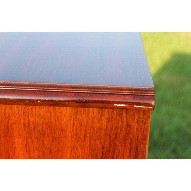 Henkel-Harris Mahogany Nightstands—A Pair For Sale - Image 6 of 18